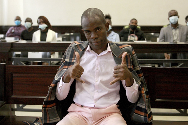 Ativista angolano “Tanaice Neutro” condenado a pena suspensa de um ano e três meses