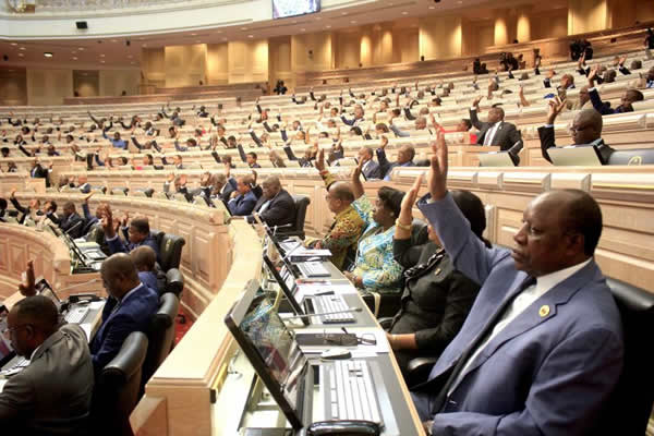 Parlamento angolano aprovou na generalidade proposta de Lei Geral do Trabalho