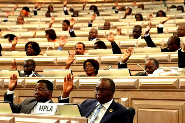 Parlamento angolano aprova lei da amnistia com abstenção da UNITA