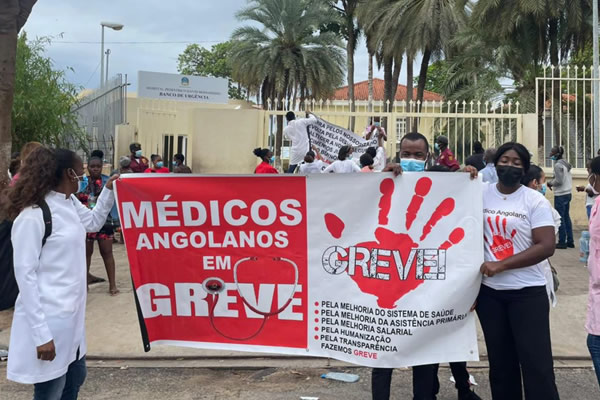  Médicos angolanos voltam a sair à rua no sábado e prometem manter 