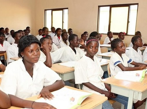 Covid-19: Governo angolano suspende aulas presenciais até 16 de janeiro de 2022
