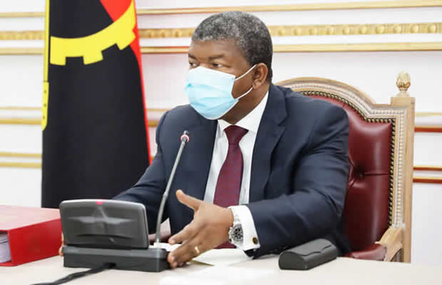 	 Angola regista 