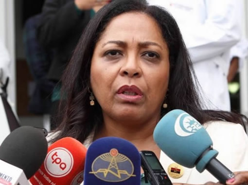 Mulher de Carlos São Vicente pede justiça em tribunal e defesa critica prisão preventiva
