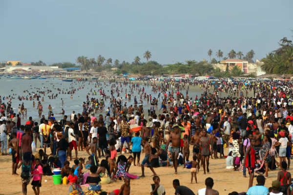 Covid-19: Angola reabre praias a partir de 05 de março, cinco meses após encerramento