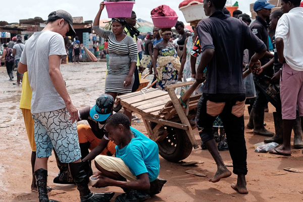 Chuvas em Luanda trazem morte, destruição e oportunidades de negócio
