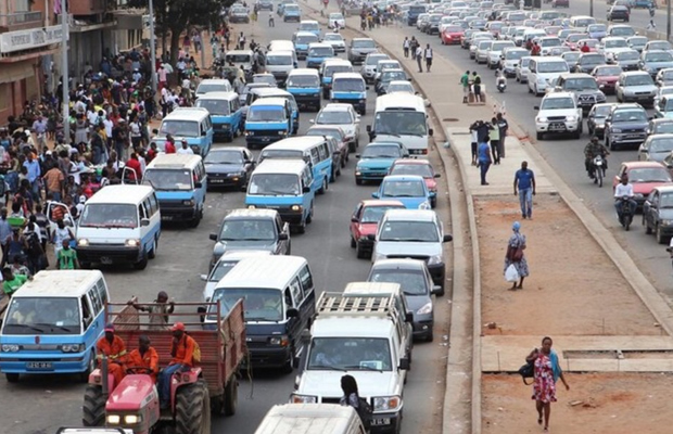 Apenas 15% dos carros que circulam em Angola têm seguro, estima ENSA