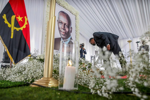 Justiça espanhola se opõe à entrega de corpo de ex-presidente angolano