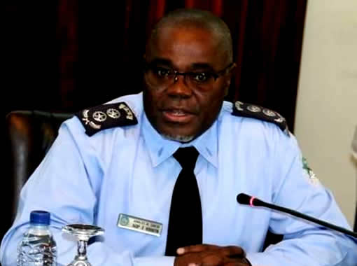 Novo comandante-geral da Polícia angolana promete “combate cerrado” ao crime