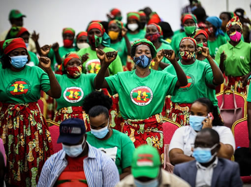 Mulheres “invadem” comité da UNITA no Bailundo para render homenagem à “Salupeto e Mango”